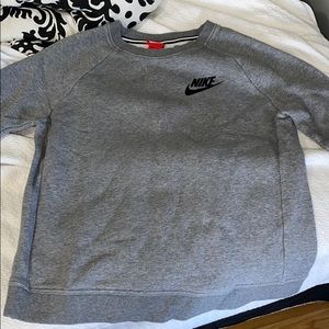 women nike crew neck
